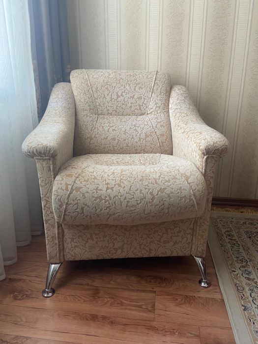 Продаю диван с 2 креслами