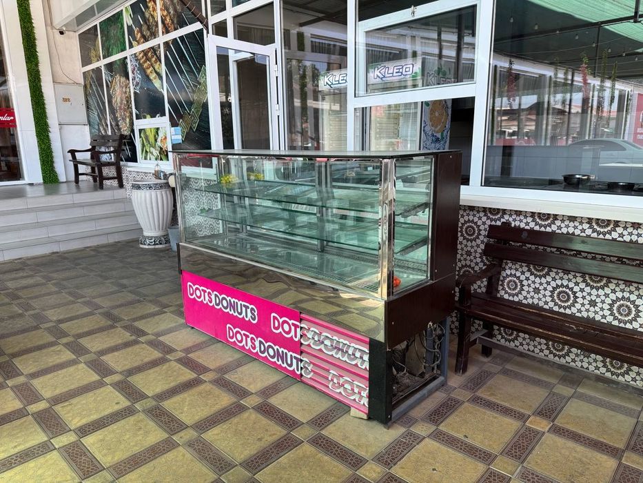 Холодильник витринали