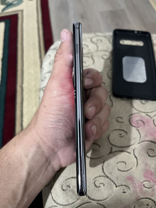 Samsung s10+.    .