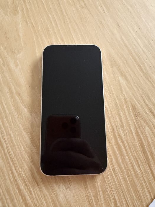 Продавам iPhone 13