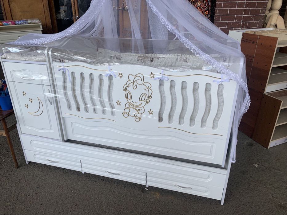 Шкаф и кровать как новый