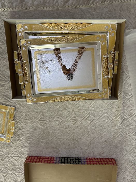 Продается набор подносов.