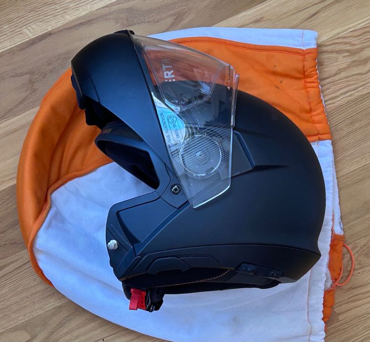Мото каска черен мат 55 размер Schuberth C4 flip up black ma