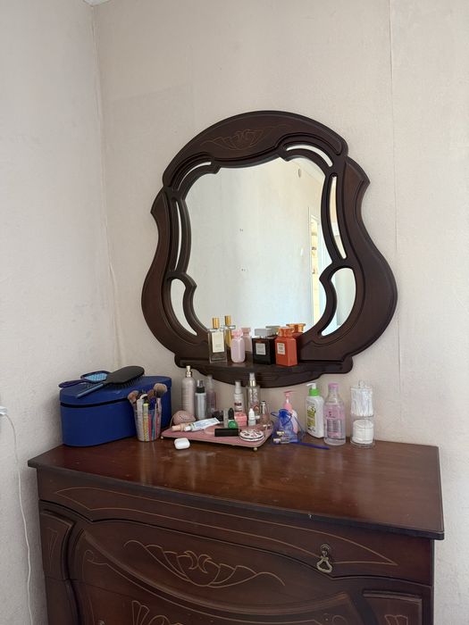 Продам спальный гарнитур в полном комплекте.Матрас вместе