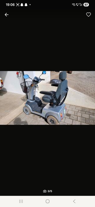 Carucior electric pentru persoane cu dizabilitati sau oameni in varsta