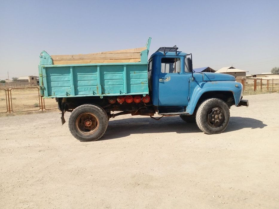 Zil 130 sotiladi. Samasvallari ko'taradi. Holati yaxshi ishlab turgan