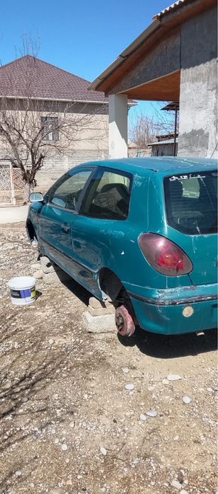 Машина Fiat Bravo