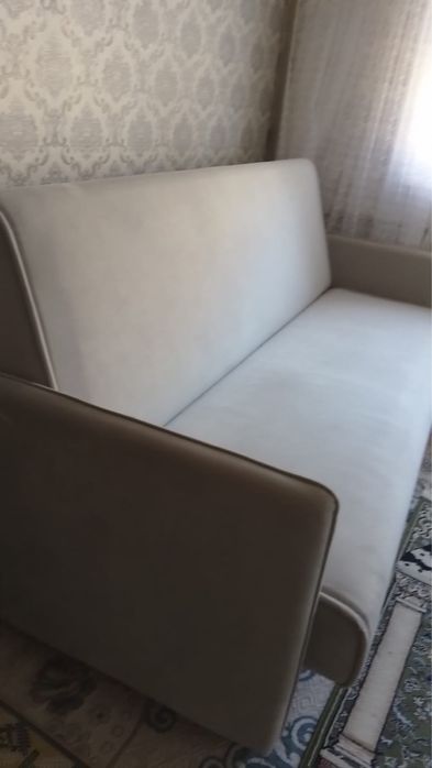 Диван сатылады 2 м