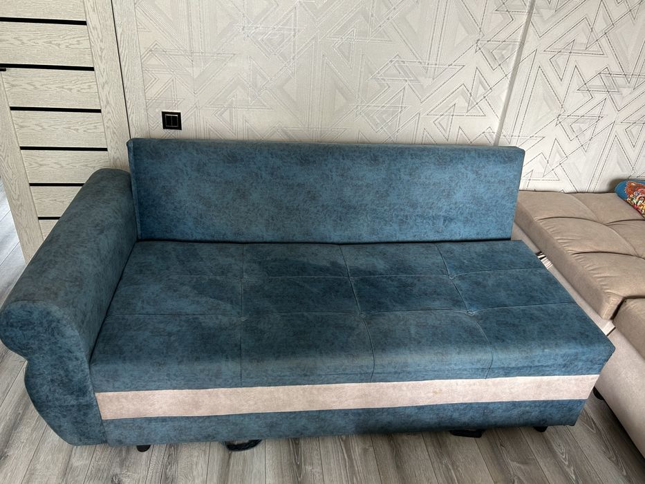 Продам диван 4м срочно