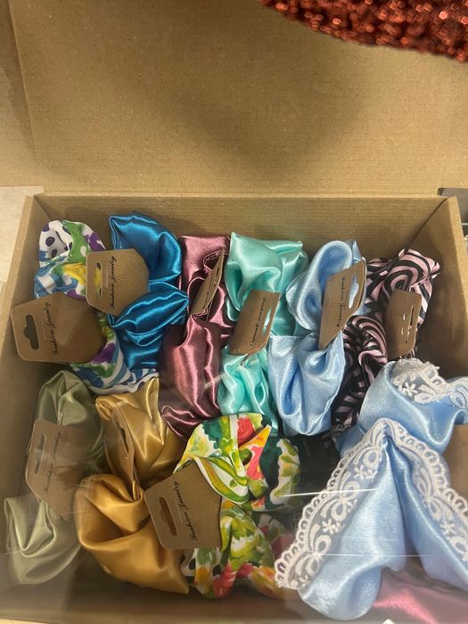 ръчно изработени сатенени скрънчета