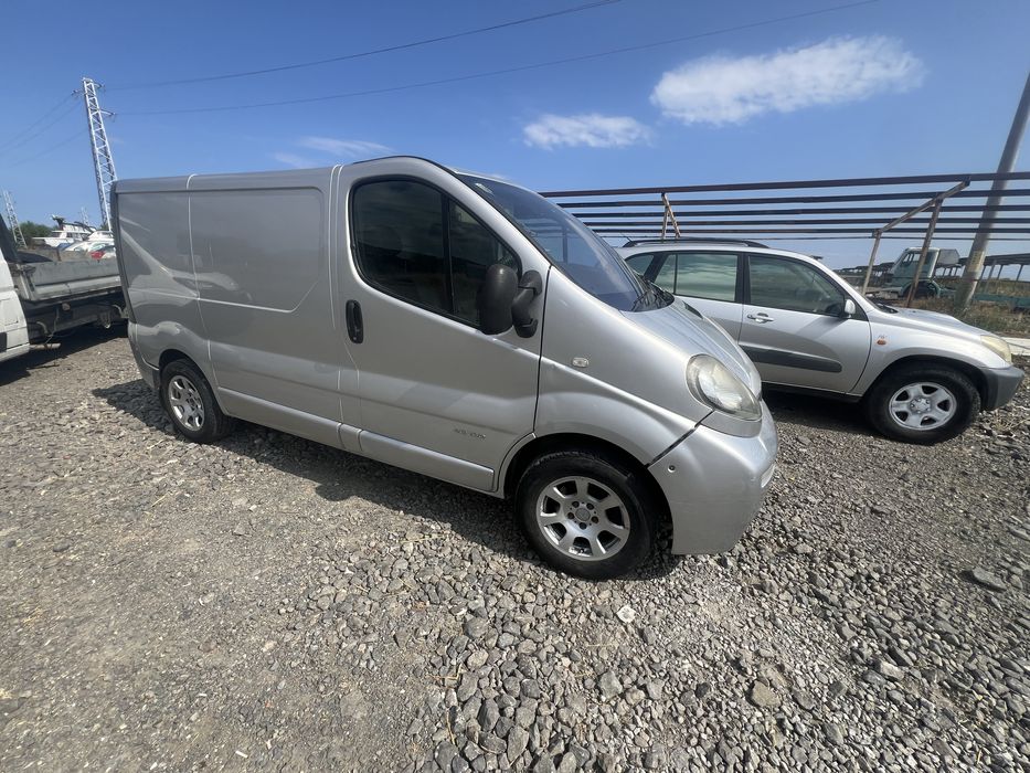 Opel Vivaro  2.5dci 2006г НА ЧАСТИ