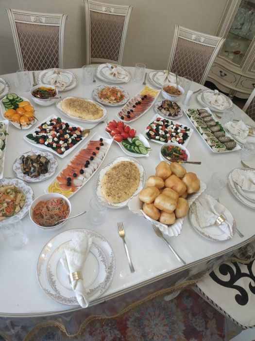 Стол. Круглый, овальный. Дерево/шпон.