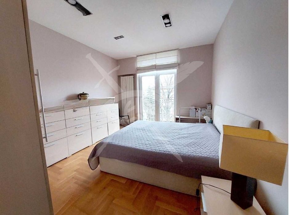 Дава се под наем Тристаен апартамент в София, Център - 80 кв.м за 850 € - Снимка #1