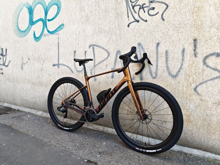 Bicicleta  Gravel  Full  Carbon  GIANT  REVOLT  ADVANCED  1  PRO  !! 2025  ! 2 x 12 Axs