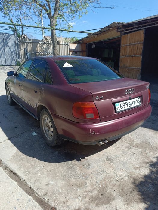 Ауди А4 автомат.