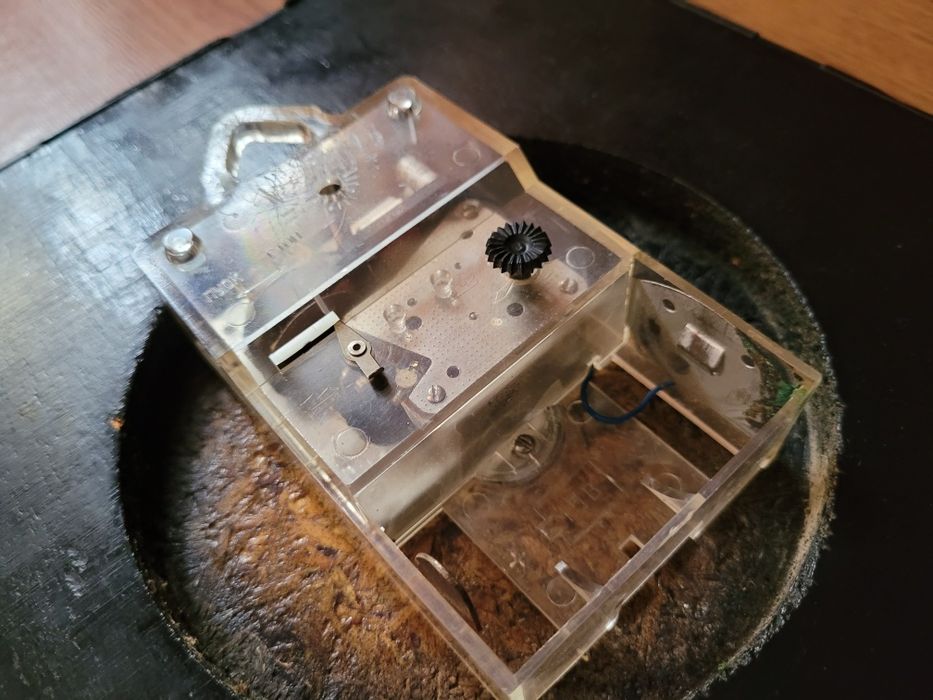 Часы настенные Янтарь времён СССР