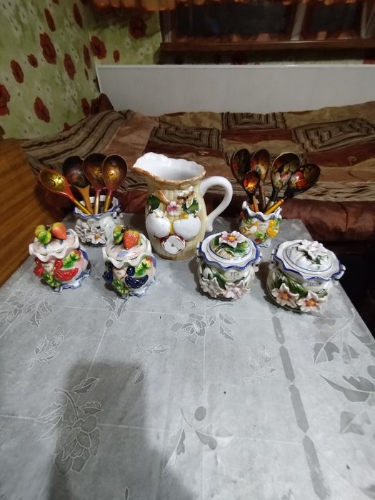 Фарфоровая посуда статуэтки