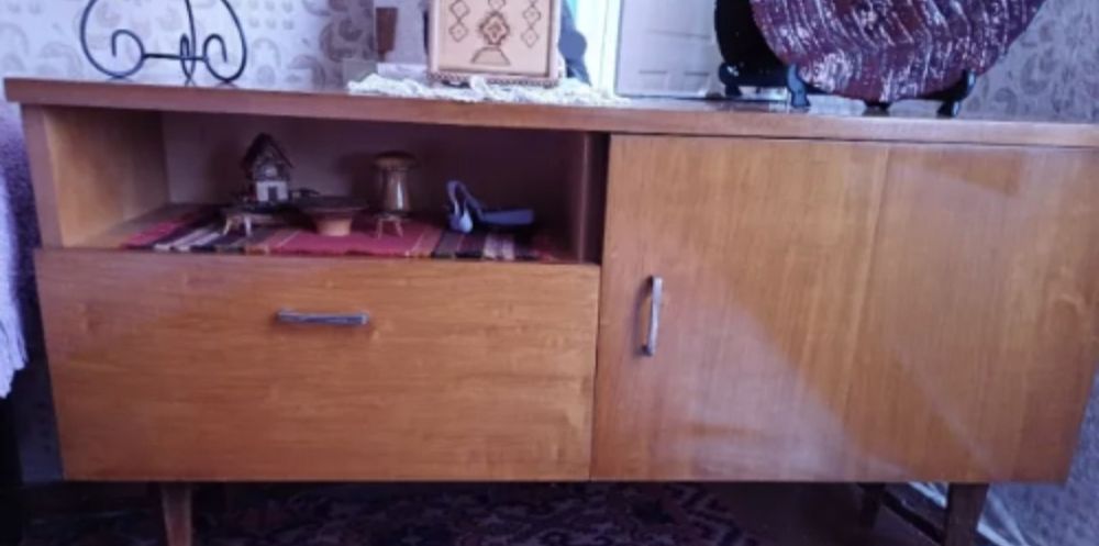 Шкаф , секции запазени