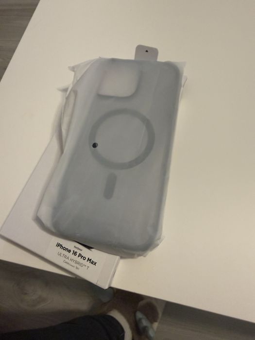 Husa iPhone 16 PM Spigen