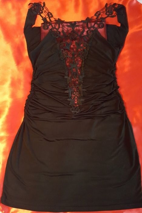 Продаю  коктейльные чёрные платья