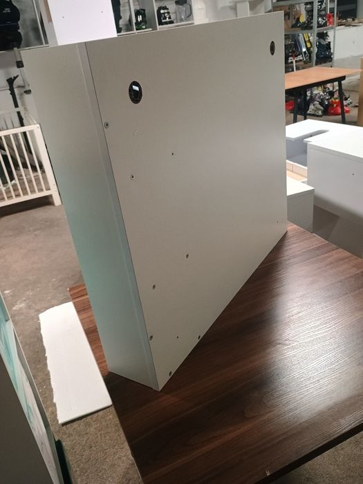 Огледало с етажерка