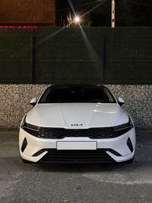 Kia K5  идеальное состояние, полный комплект