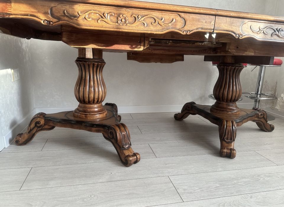 Продам стол гостиный 6 метров