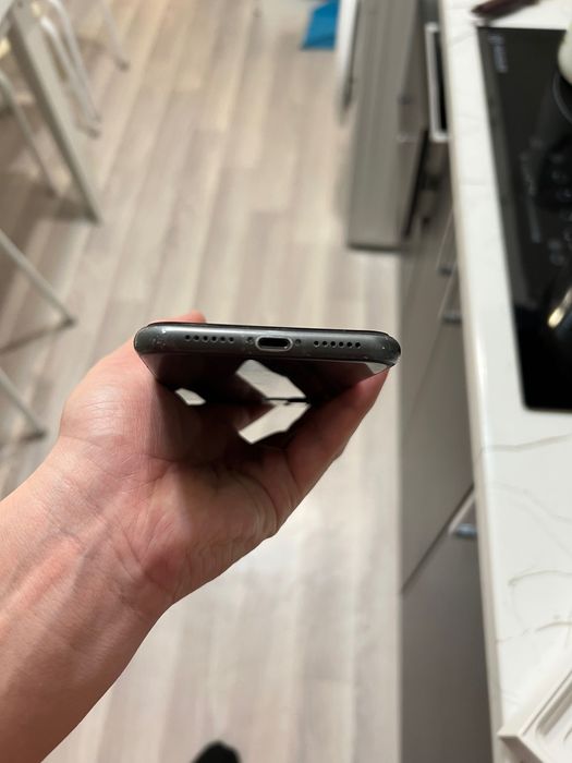 iPhone 11 (64 GB) Емкость: 73% EAC