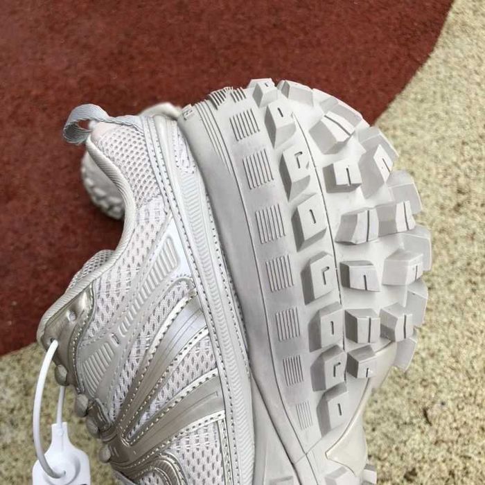 Balenciaga Defender Beige White/Grey