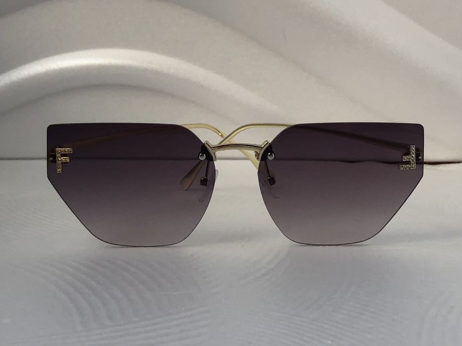 Модерни дамски слънчеви очила