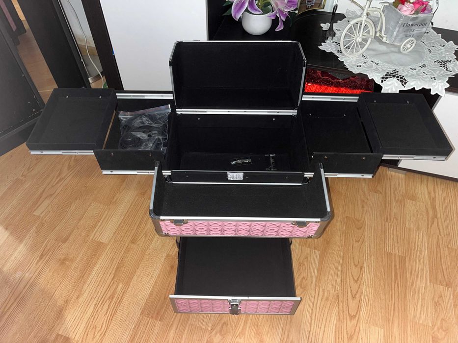 Vand geanta profesionala cosmetice