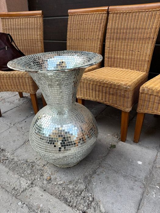 Ваза интериорна ,цялата в огледълца