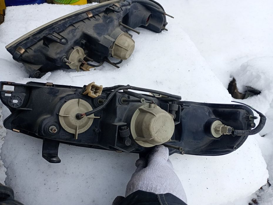 Продам фары привозные  Субару