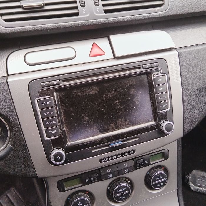 Navigatie mare/Radio CD MP3 Vw Passat B6 an 2005-2010