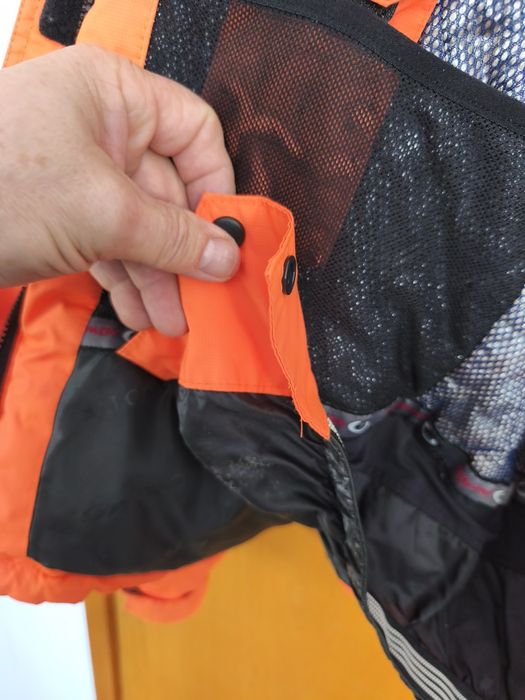 Зимно дамско яке Л размер,оргинално 55 лв е