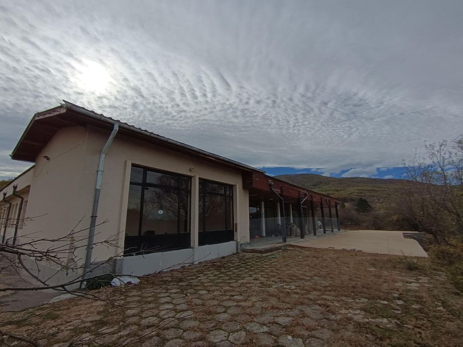 Продава се Магазин в с. Кленовик, Област Перник - 718 кв.м за 418 €/кв.м - Снимка #9