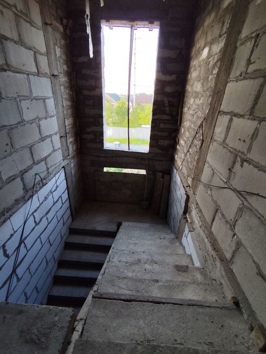 Дом недостроенный с участком продам