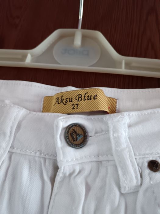 Vând Blugi Fete  cu Tăieturi Mărimea 27