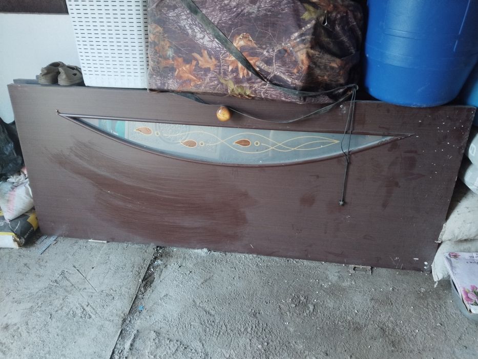 Продается двери, линолеум