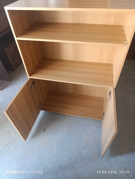 Продам не большой офисный шкаф