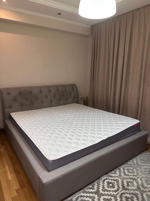Кровать с матрасом