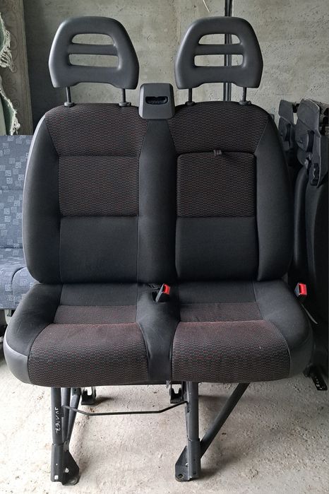Banchetă Ford Transit 3 locuri diferite banchete Față Iveco 2 locuri