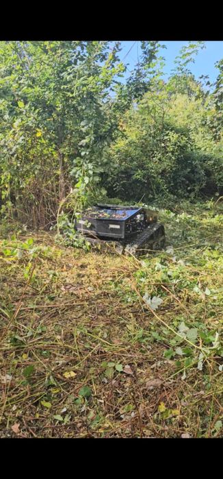 Cositoare robit de tuns iarba inalta, actionat prin telecomanda