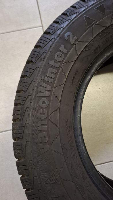 Зимна бусова гума Continental 215 70 15С