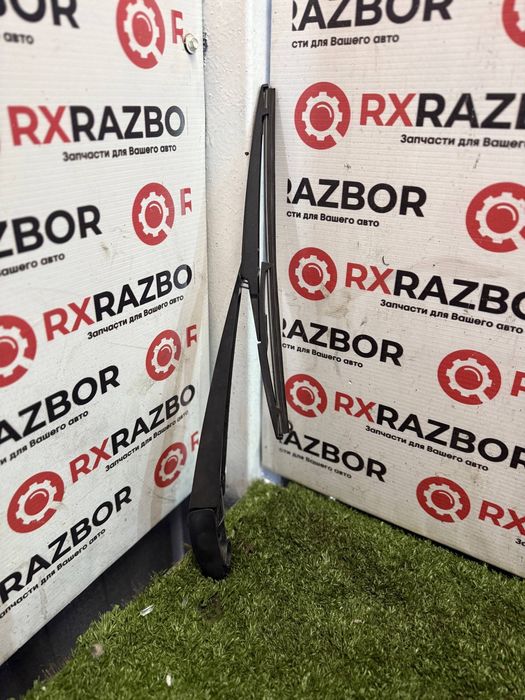 Задний дворник на крышке багажа Тойота Венза Toyota Venza