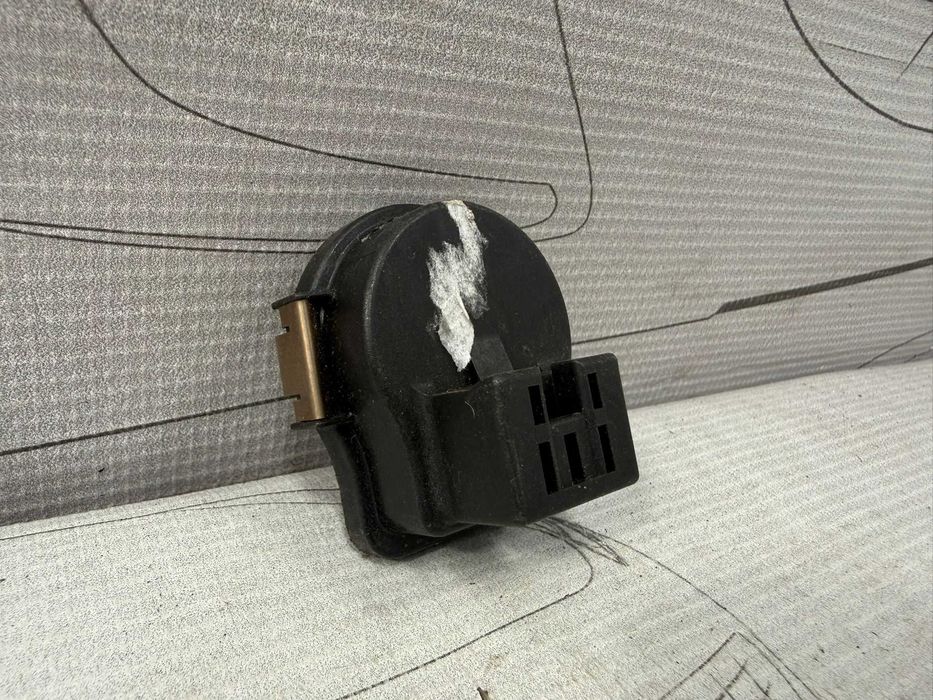 Actuator control suspensie Lexus GS 300 350 430 450H COD: 89241-30040 2009 / [2005-2012] / (5B2)