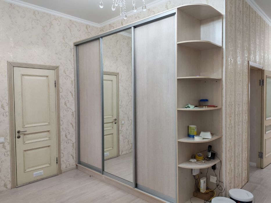 Купе шкаф 60000. Люстры 10000