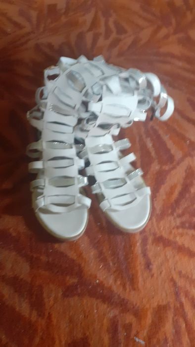 Продам босоножки