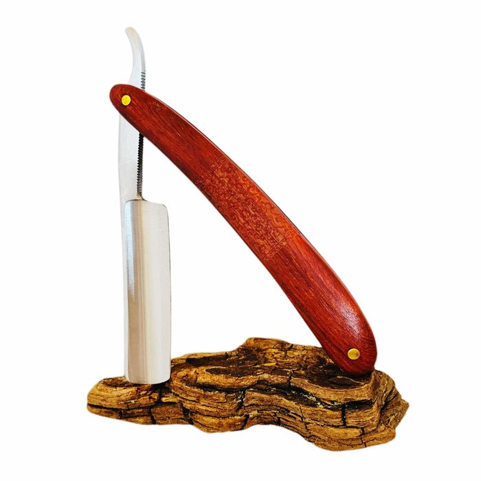 Brici cu lama din otel japonez si maner din lemn mahon si husa
