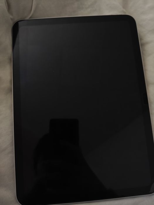 IPAD 10 В идеальном состоянии